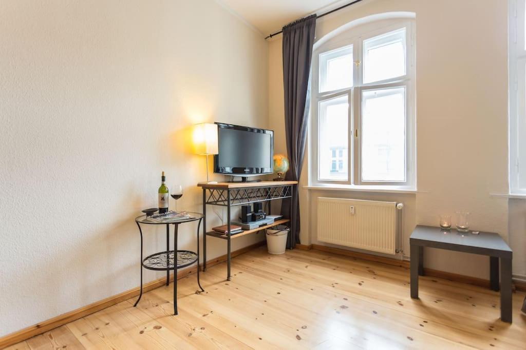 Zentrale Altbauwohnung Im Helmholtzkiez เบอร์ลิน ภายนอก รูปภาพ