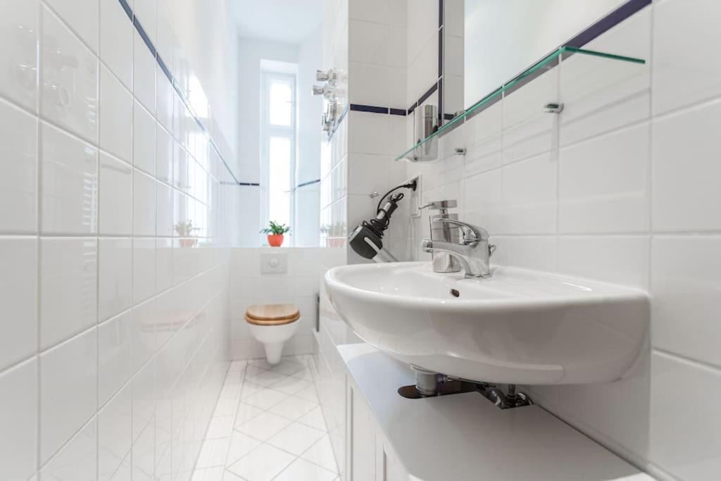 Zentrale Altbauwohnung Im Helmholtzkiez เบอร์ลิน ภายนอก รูปภาพ